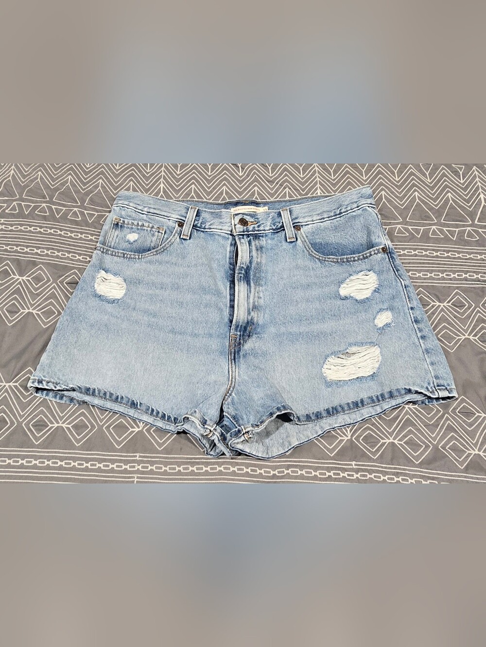 Levis High Waisted Mom Shorts Size 33